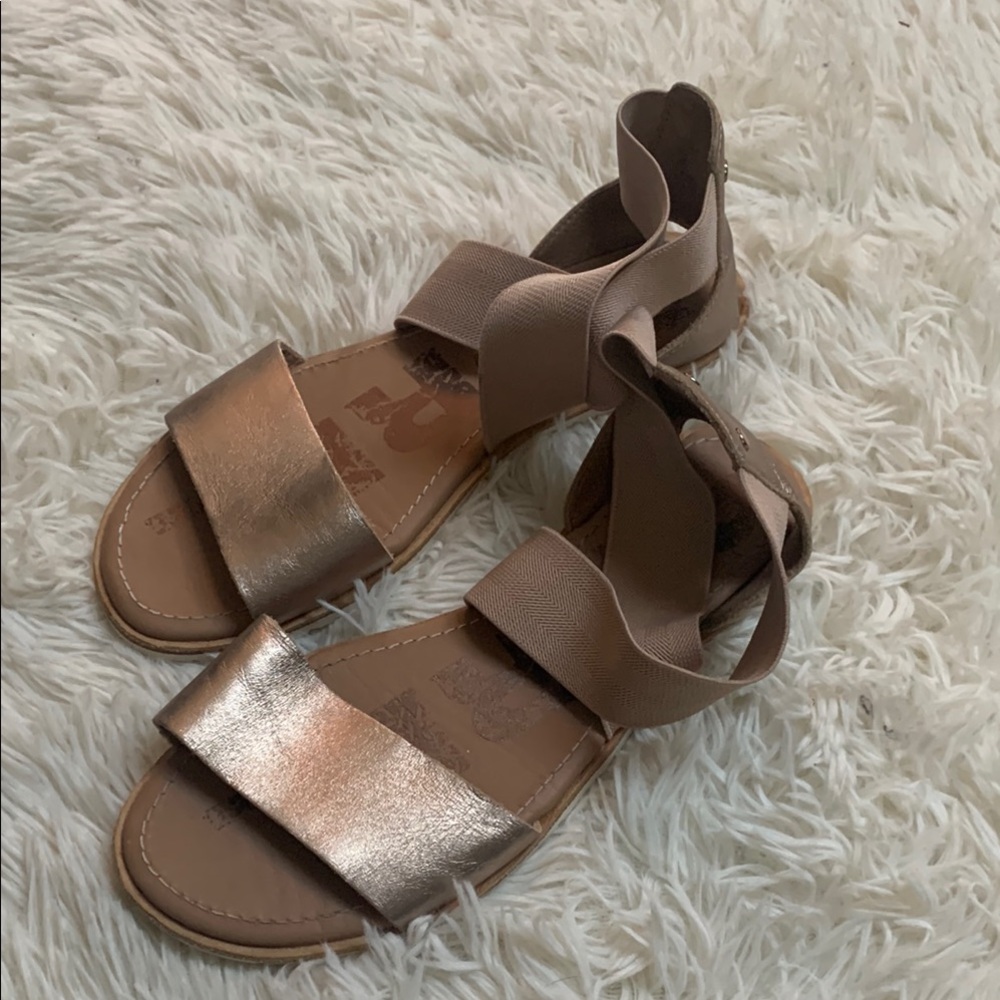 Like new Sorel sandals